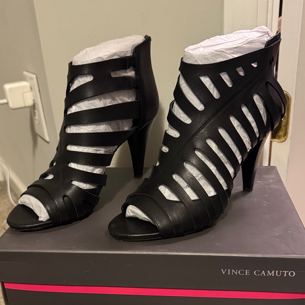 Vince Camuto Black Amendia Pump